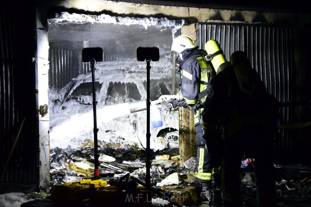 Feuer Hinterhof Garagen Koeln Hoehenberg Olpenerstr P131.JPG - Miklos Laubert